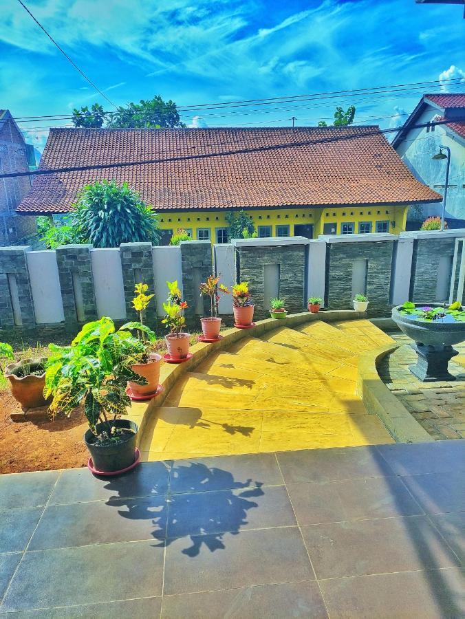 Rumah liburan Parikesit Rent Full House Semarang