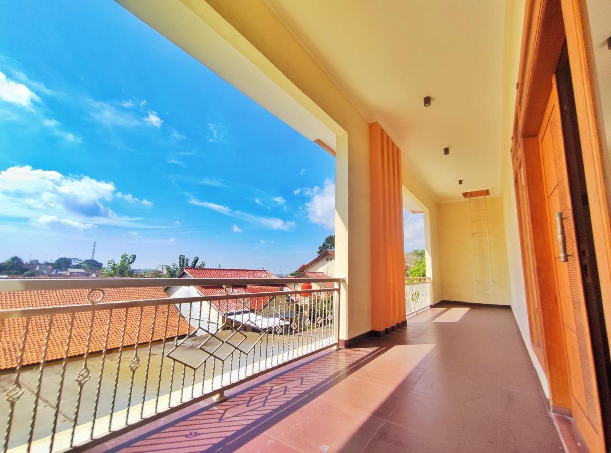Rumah liburan Parikesit Rent Full House Semarang